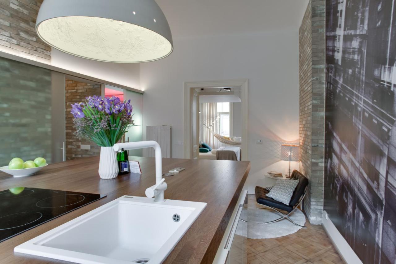Bright Prague Na Porici Apartment Luaran gambar